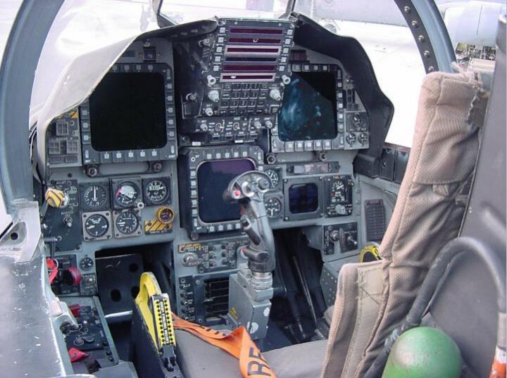 F-15E真机前座